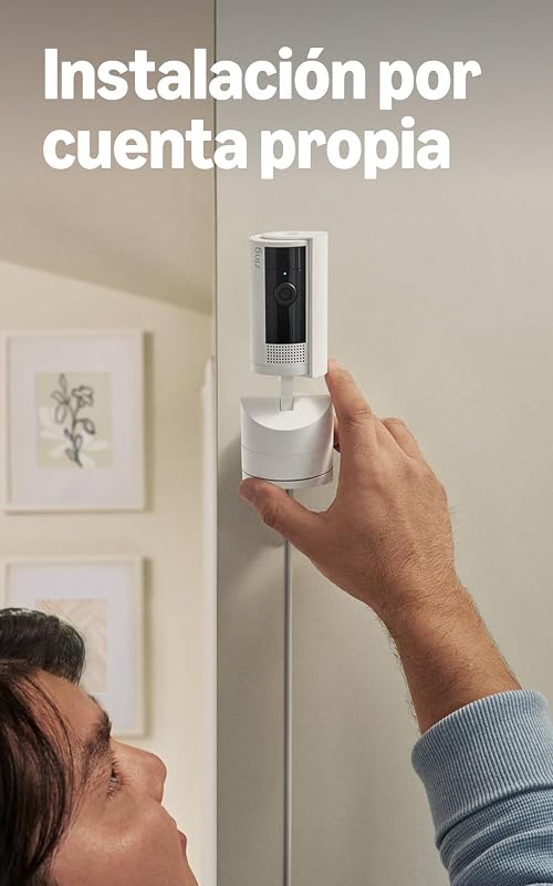 Cámara interior orientable Ring (Pan-Tilt Indoor Camera) | Cámara de seguridad con enchufe, para mascotas, orientable 360° en horizontal y 169° en vertical | Ring Protect gratis 30 días
