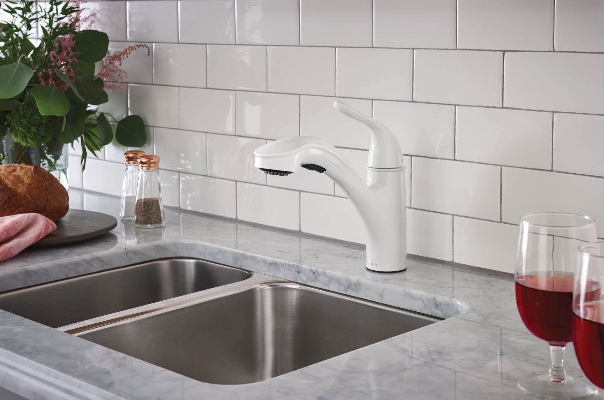 Moen Brecklyn Glacier White One-Handle Single-Hole Kitchen Faucet with Pull-Out Sprayer and Power Clean, Optional Deckplate Included, 87557W