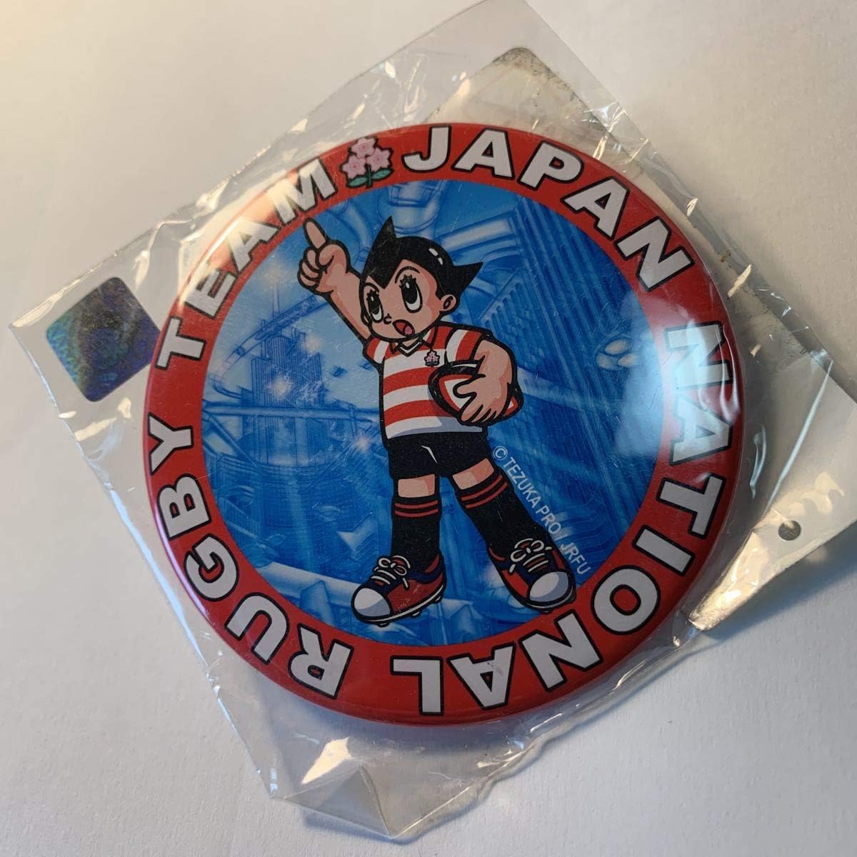 ラグビーワールドカップ公式グッズ日本代表 鉄腕アトムバッジ 限定入手困難品 One Team 手塚プロ証紙付 手塚治虫 赤 バッジ ホビー Amazon