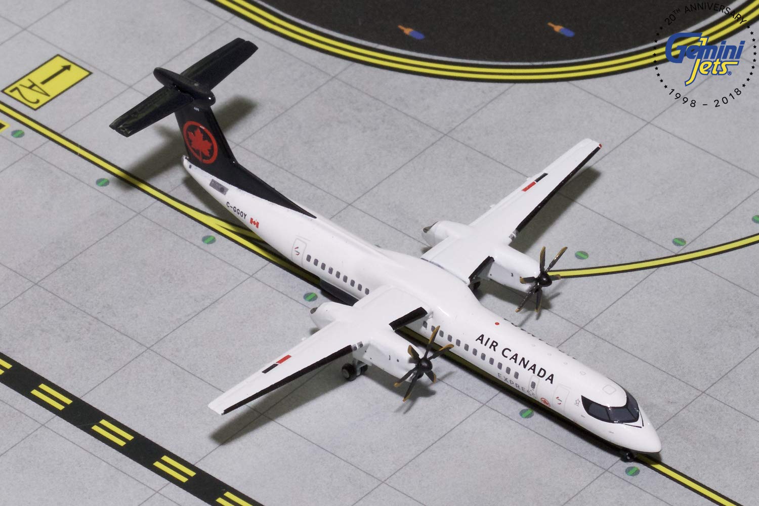 GeminiJets GJACA1775 Air Canada Express Dash 8 Q400 C-Gcoy 1: 400 Scale Diecast Model Airplane, White