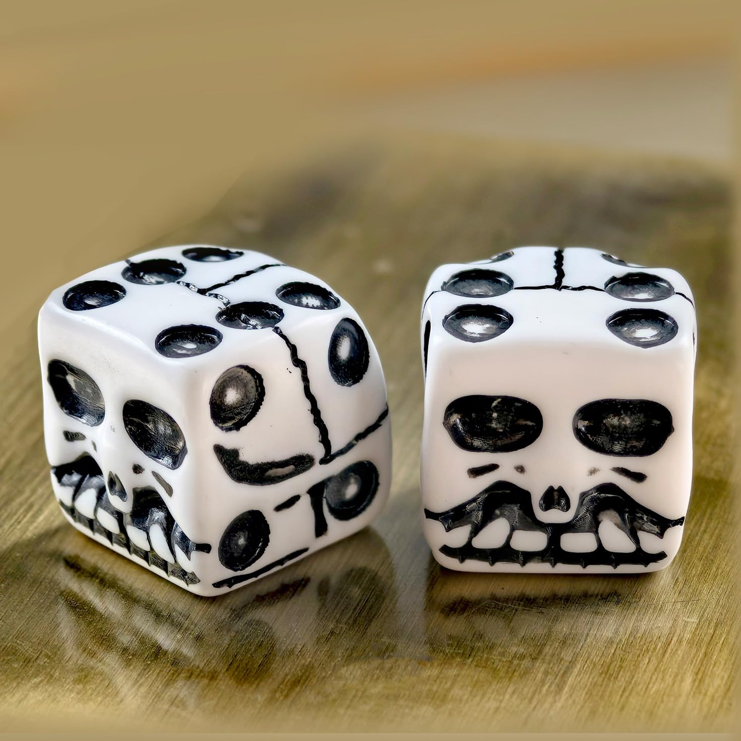 6pcs Set of Skull Shaped Dice - 6 Sided, Halloween Party White Skull Dice for Club Bar Party