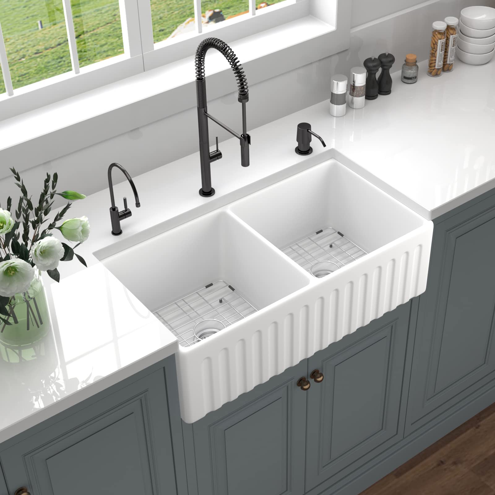 33 inch Fireclay Farmhouse Sink, HausinLuck Double Bowl 50/50 Apron Front Farm Kitchen Sink, Reversible White Farmhouse Ceramic Porcelain Kitchen Sink with 2 Stainless Steel Grids and 2 Drains