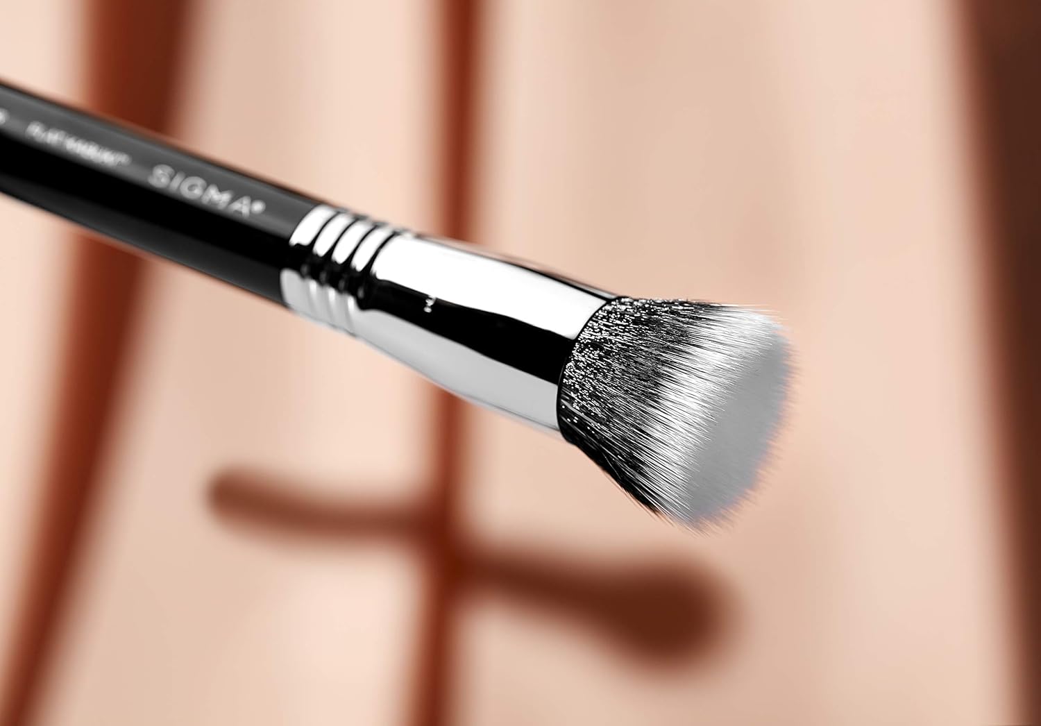 Sigma Beauty Professional F80 Air Flat Kabuki Highlighter Makeup Brush with Sigmax fibers for Buffing and Blending Liquid, Cream and Powder for the "no makeup" look: Beauty