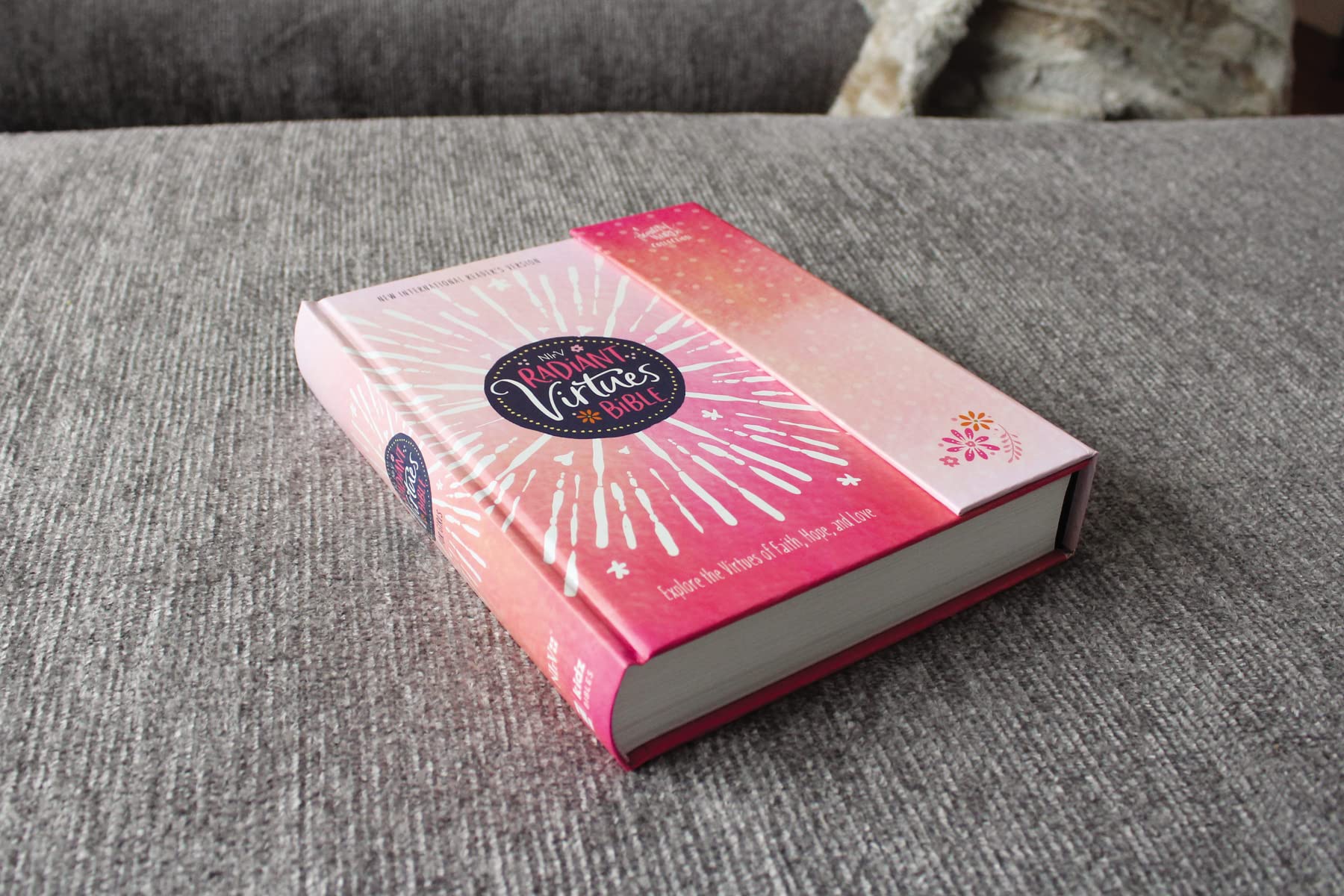 NIrV, Radiant Virtues Bible for Girls: A Beautiful Word Collection, Hardcover, Magnetic Closure, Comfort Print: Explore the virtues of faith, hope, and love