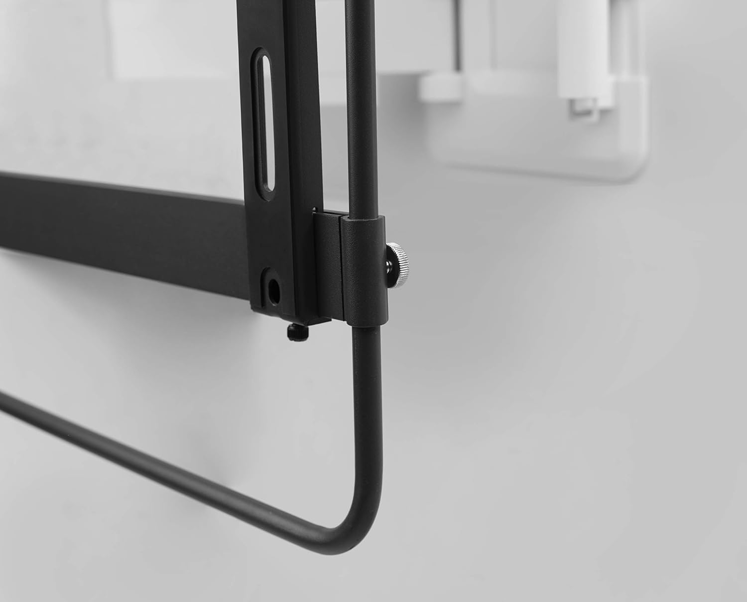 One For All XL TV Bracket, Screen size 32-90”- Unique handle for smooth movement, 120° Turn and 20° Tilt adjustment - Image 5