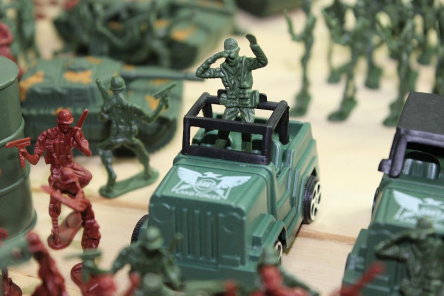 Army Toys, 307 PCS World War II Soldiers Plastic Army Men Combat Special Forces with Hand Bag Birthday for Party Favor