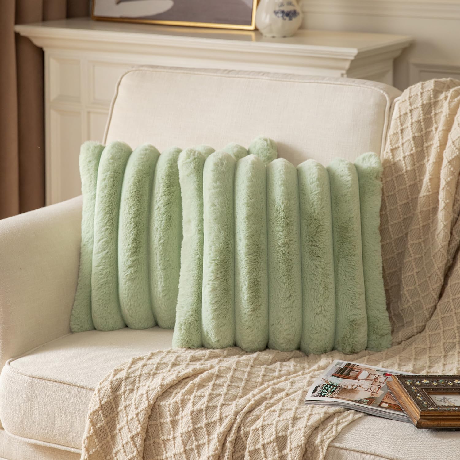 YAERTUN Set of 2 Sage Green Striped Decorative Cushion Covers 16x16 Inch 40x40 cm Plush Soft Throw Pillow Case with Velvet Back Faux Rabbit Fur Pillow Covers Sofa Couch Bed Livingroom