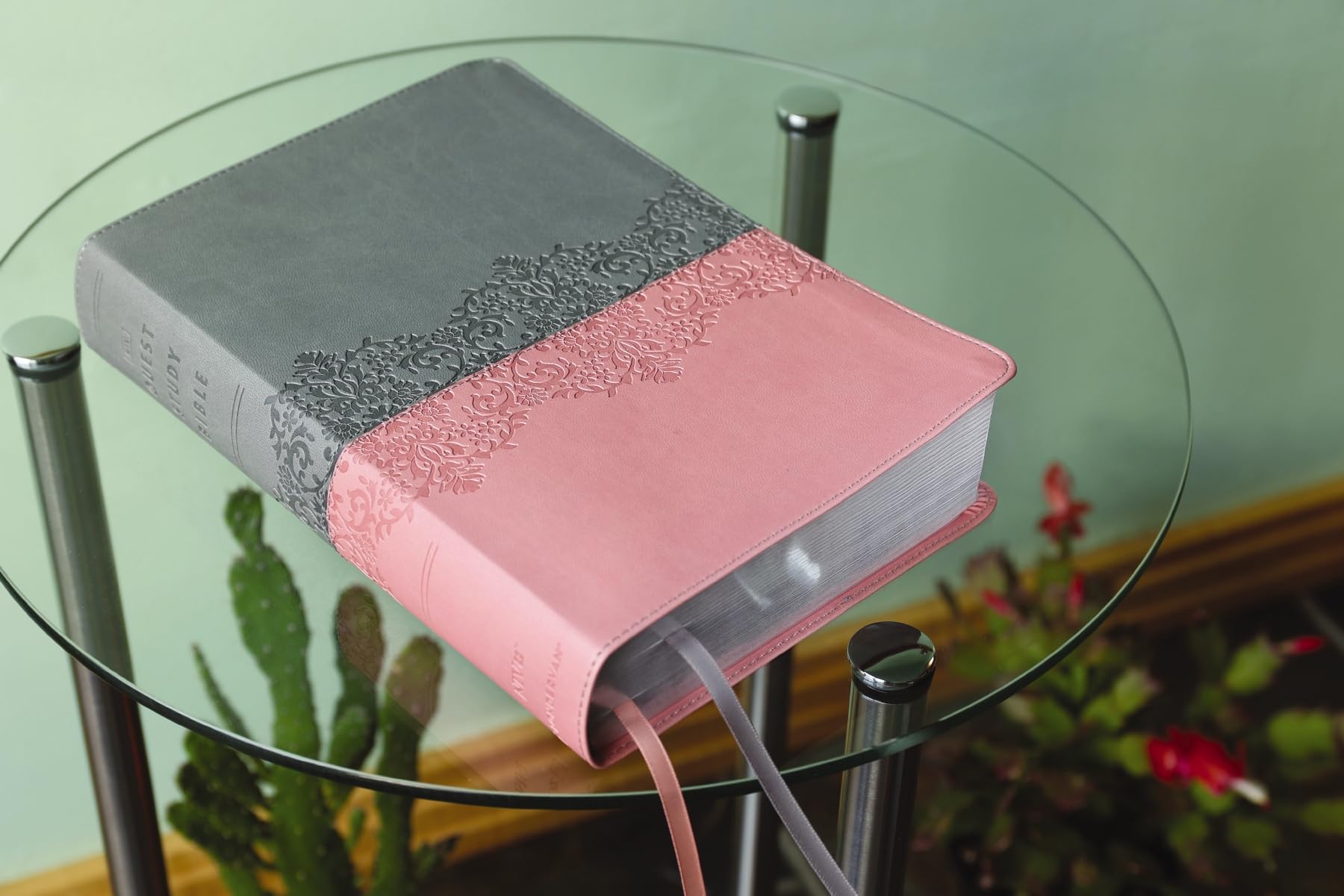 NIV, Quest Study Bible, Leathersoft, Gray/Pink, Comfort Print: The Only Q and A Study Bible NIV, Quest Study Bible, Leathersoft, Gray/Pink, Comfort Print: The Only Q and A Study Bible Imitation Leather