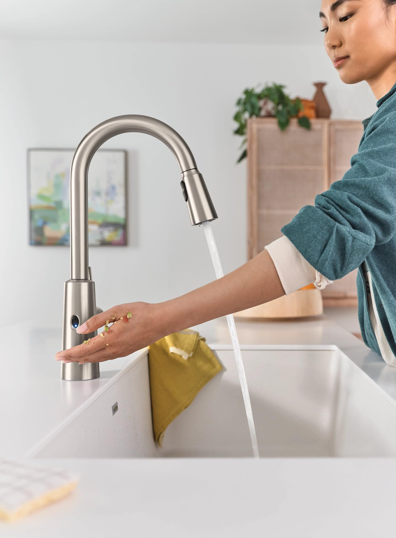 Moen Riley Spot Resist Stainless Hands-Free Touchless Sensor Single Handle Pull Down Kitchen Faucet, 7402EWSRS