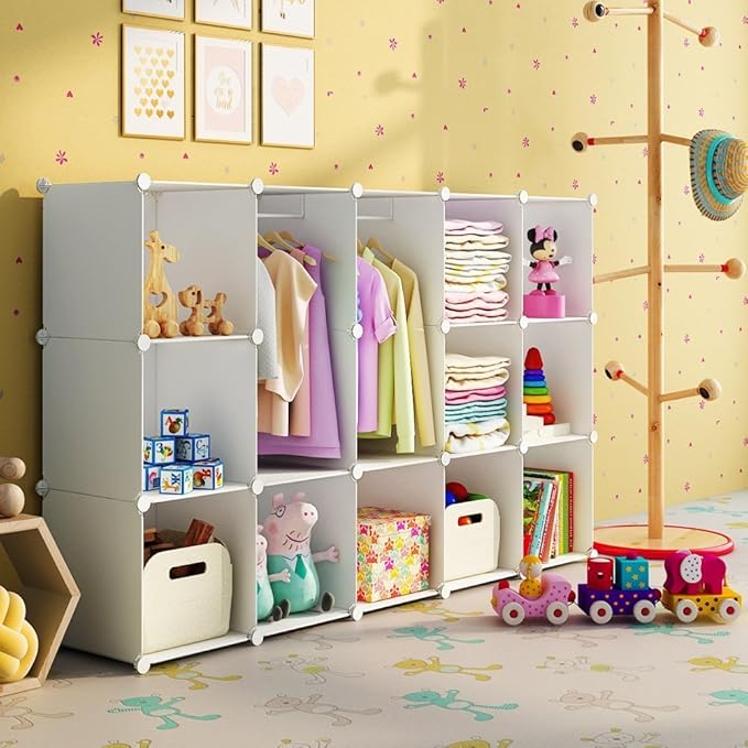 Koossy Erweiterbares Kinderregal Kinder Kleiderschrank mit Giraffe Aufkleber für Kinderzimmer (Weiß, 15 Cube)