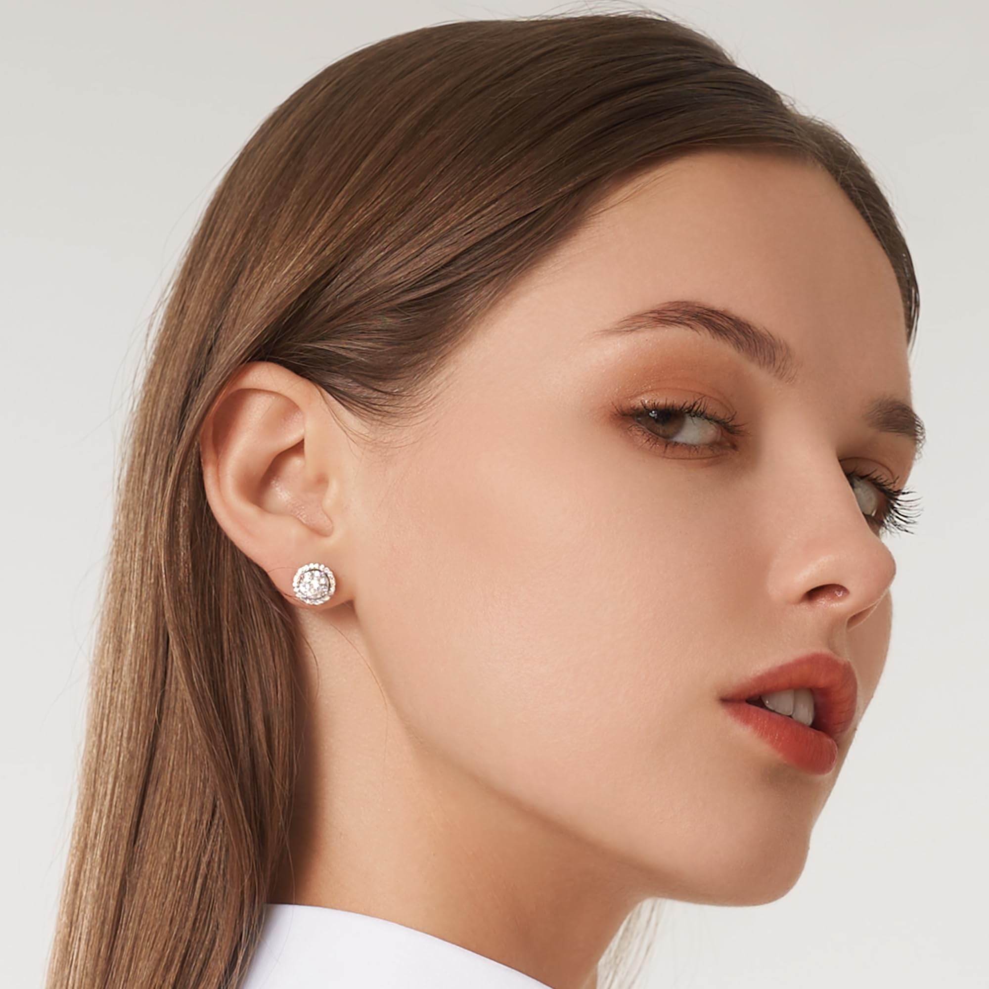 QUEENOU Moissanite Stud Earrings, VVSI Quality D Color Round Cut, Lab Created 925 Sterling Silver with 18K White Gold Plated, Double Halo Design – Idea Gift for Women Men
