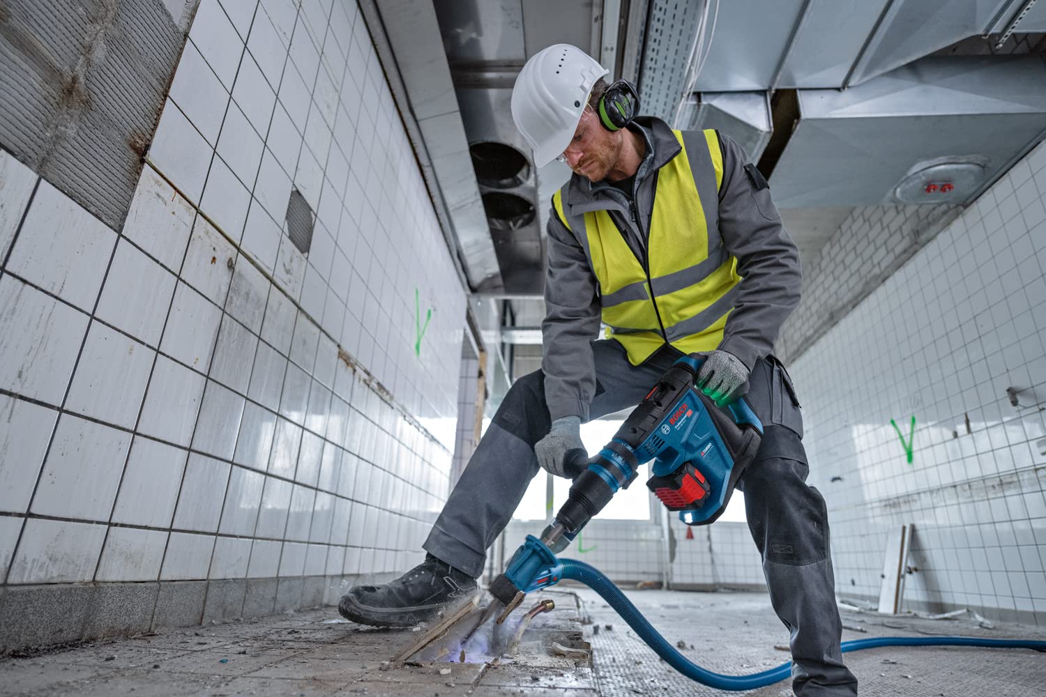 Bosch Professional 18V System BITURBO Akku Bohrhammer GBH 18V-40 C (inkl. 2x Akku ProCORE 5.5.Ah, Schnellladegerät GAL 1880 CV, Maschinentuch, Fetttube, Zusatzhandgriff, 1x XL-BOXX) 7