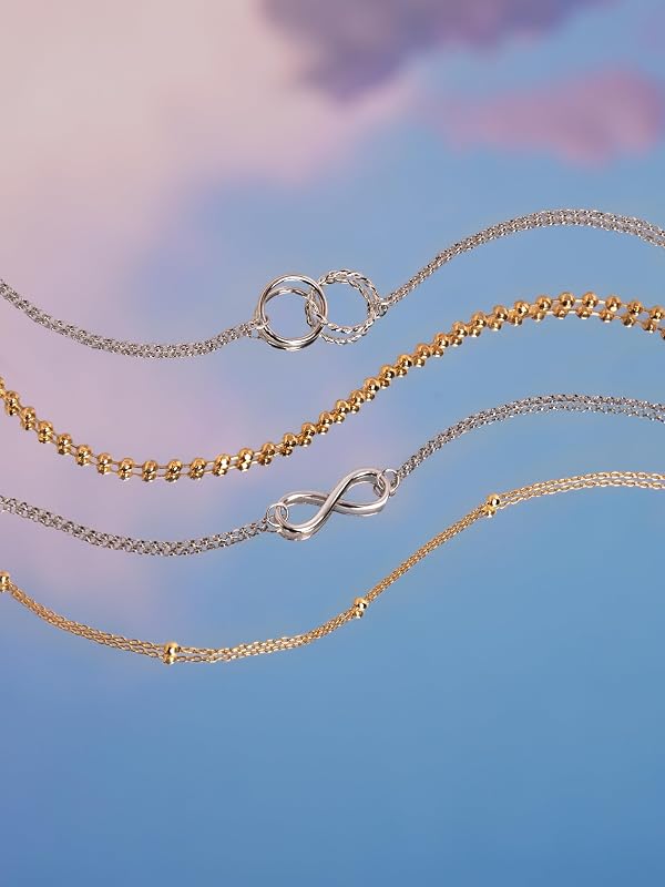 - Circles Twist Bracelet - Latão com acabamento banhado a ródio. Tamanho único para todos. Comprimento da corrente 19 cm. Joalharia Feminina