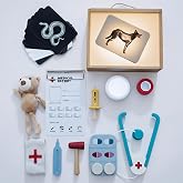 Macabaka Wooden Doctor Kit for Toddlers 3-5, Pet Vet X-Ray Light Box Set | 12-piece pretend play toys for aspiring doctors and veterinarians, educational STEM gift for birthdays