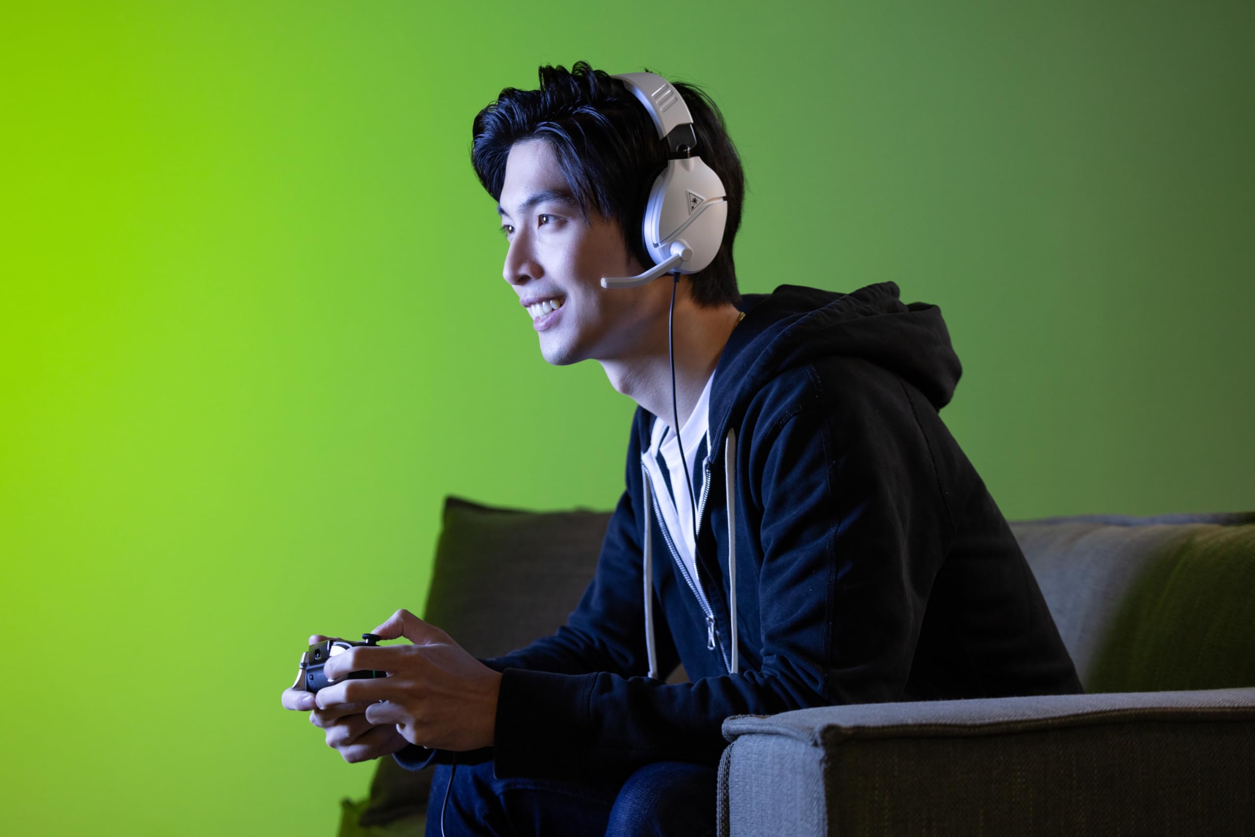 Turtle Beach Recon 70 Multiplatform Gaming Headset for Xbox Series X|S, Xbox One, PS5, PS4, PC & Mobile w/ 3.5mm Wired Connection - Flip-to-Mute Mic, 40mm Speakers, Lightweight Design, White