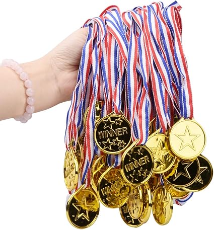 Onepine 150 Pieces Medailles Or En Plastique Medaille Pour Enfants Medailles Olympique Medailles Du Parti Amazon Fr Sports Et Loisirs