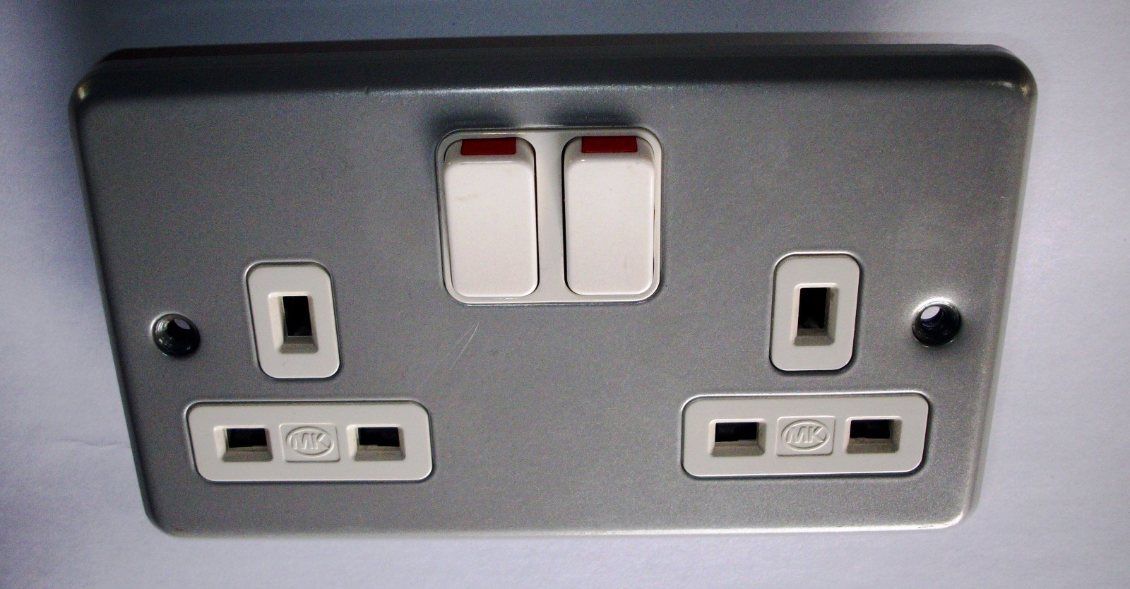 MK Metalclad Plus K2946 ALM 13 amp 2-Gang Double-Pole Switch Socket, White