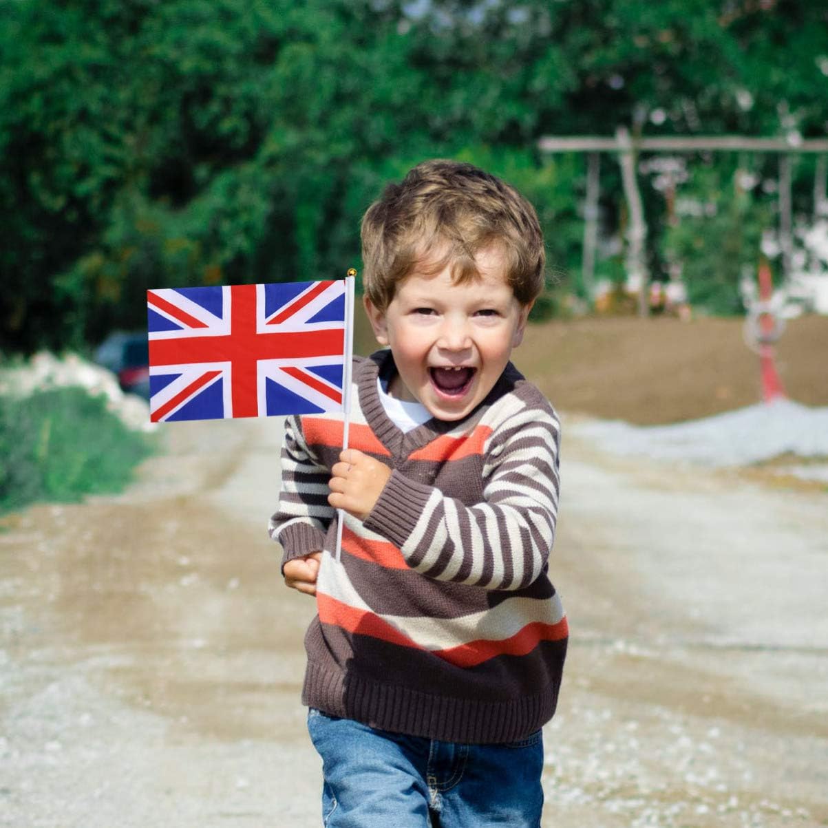 LIOOBO 50pcs Union Jack Flag Small on Stick,14X21cm Handheld Union Jack Hand Wave Flags Mini Flags Handheld on Sticks British Flag Banner - Image 5