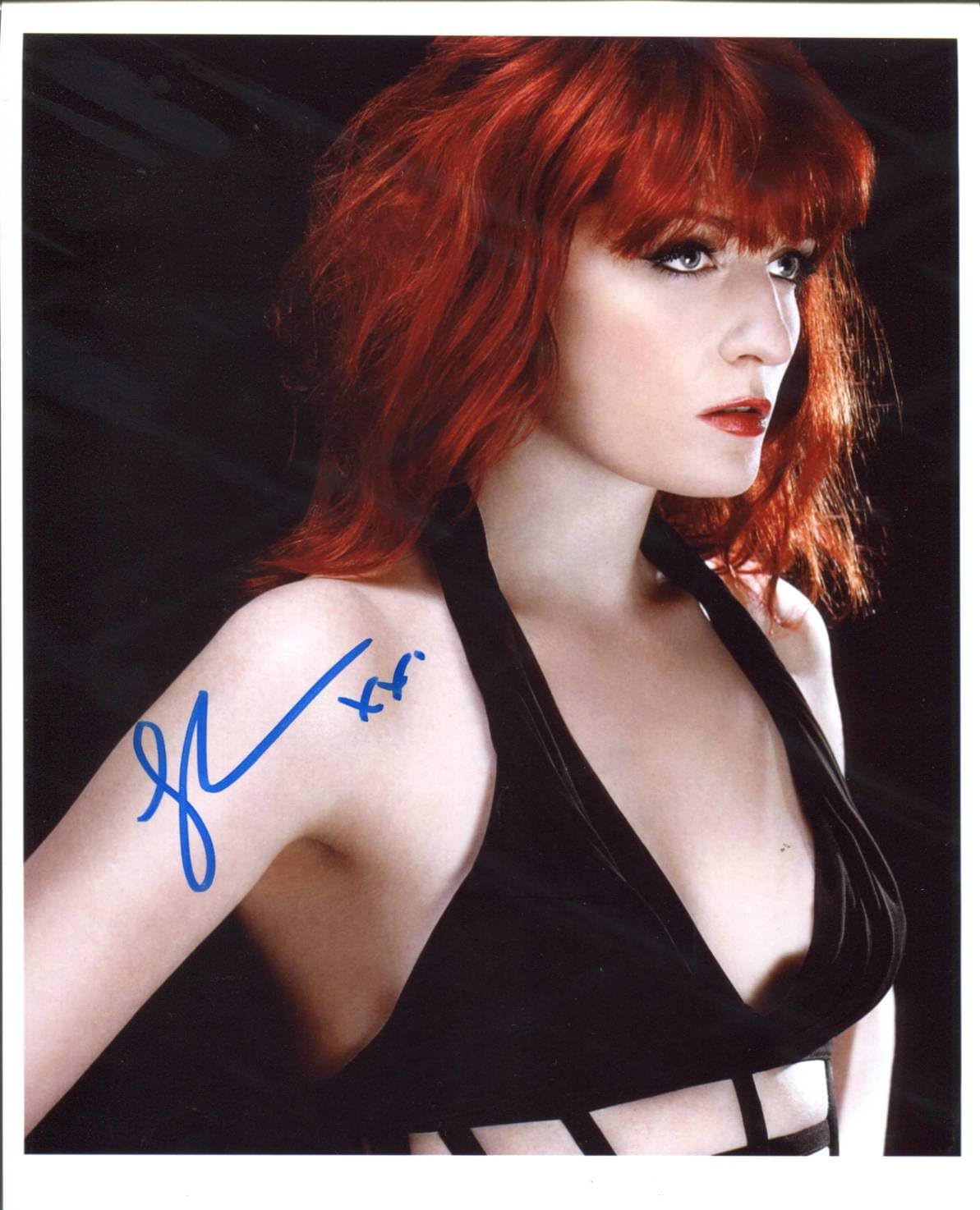 SUPERB FLORENCE AND THE MACHINE SIGNED 10 x 8 PHOTO + COA!!!