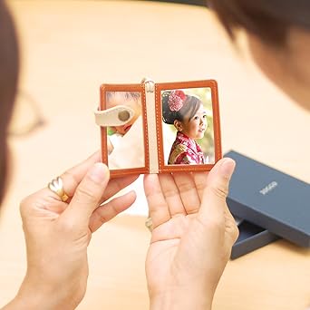 Amazon Co Jp 携帯用 本革ミニフォトフレーム フォトアルバム 2面 フラミンゴピンク Joggo 手の平サイズでギフトやプレゼントにぴったり 服 ファッション小物