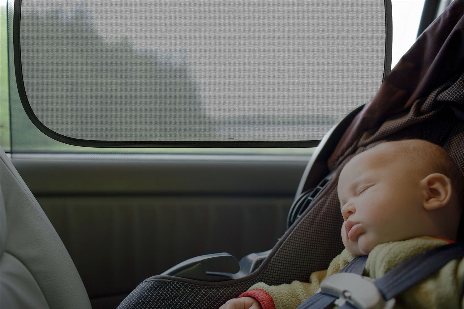 車の日除け サンシェードおすすめ フロント サイド別で効果的に