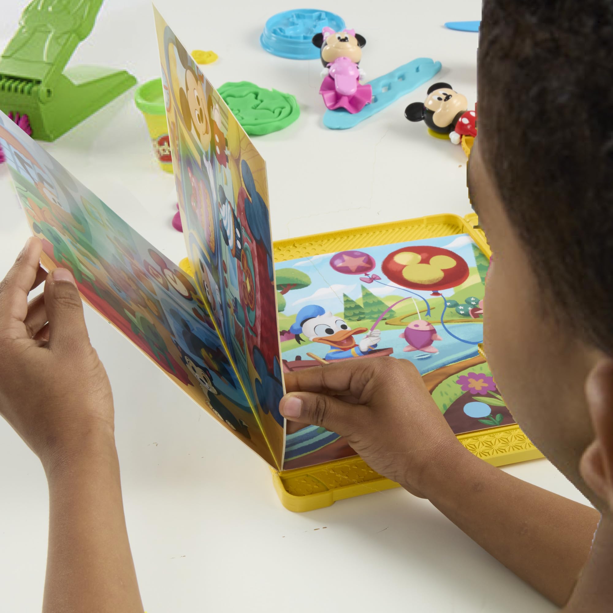 Play-Doh Disney Junior Mickey Mouse Clubhouse, Shape a Story Playset, Storage & Travel, Arts & Crafts Preschool Toys for Kids 2+