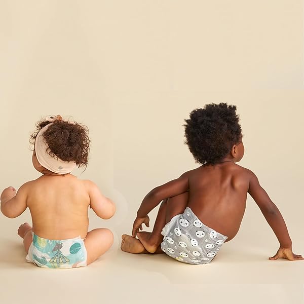 THE HONEST COMPANY CLEAN CONSCIOUS DIAPERS FOR SENSITIVE SKIN | HYPOALLERGENIC, FRAGRANCE FREE | GENDER NEUTRAL PRINTS | CLUB BOX, SIZE NEWBORN, 72 COUNT (PRINTS MAY TEMPORARILY VARY)