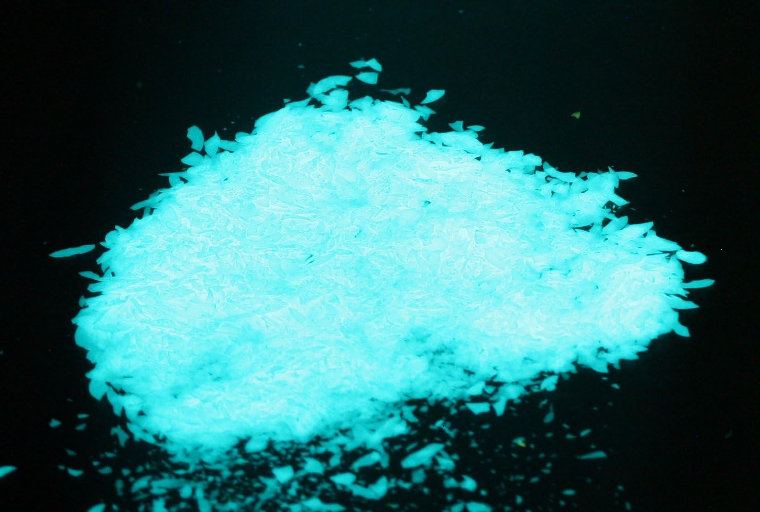 Glow In The Dark Decorative Flake for Garage Floor Coating 1 Pound Blue