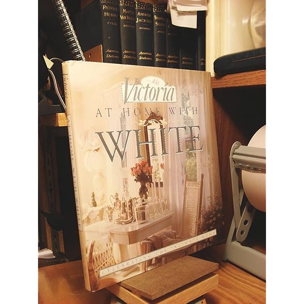 Amazon.com: Victoria: At Home with White: Celebrating the