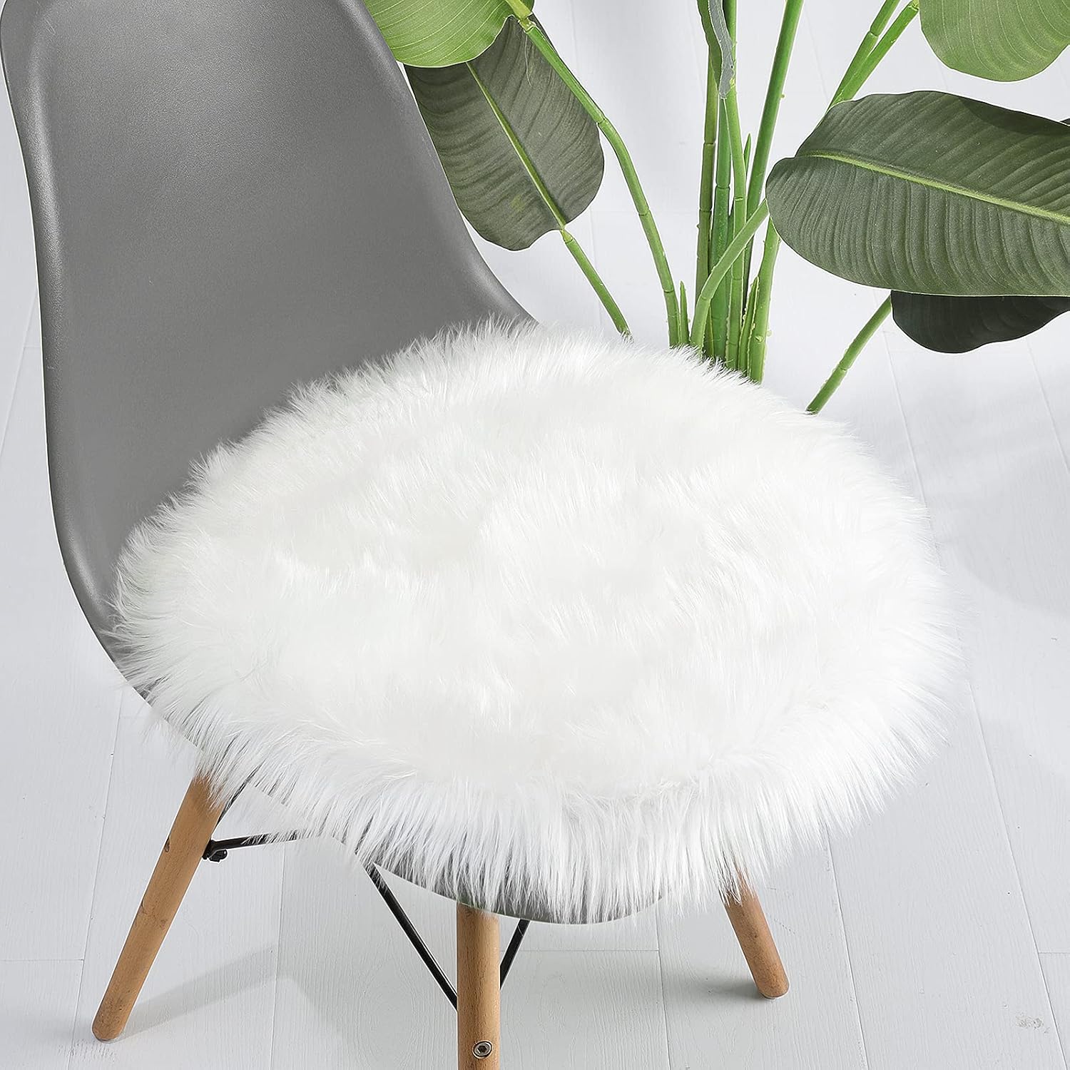 Amazon Com Lochas Super Soft Round Seat Cushion Faux Fur Sheepskin Chair Cover Pad Plush Rugs For Living Bedroom Sofa Couch 18 X18 White Home Kitchen