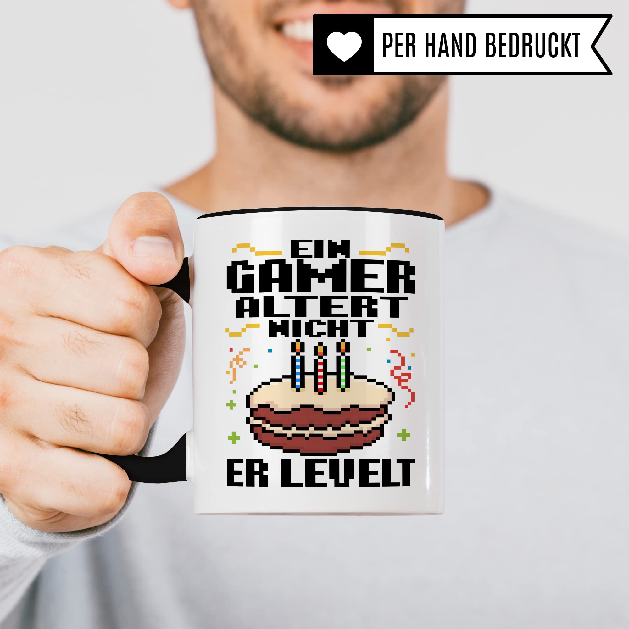 Gamer Tasse, Ein Gamer altert nicht - Er levelt Geschenkidee für Computerspieler, Gaming-Fans und Zocker Geschenk Kaffee-Becher Nerd Gaming Kaffeetasse mit Spruch lustig (Weiß/Schwarz) 5