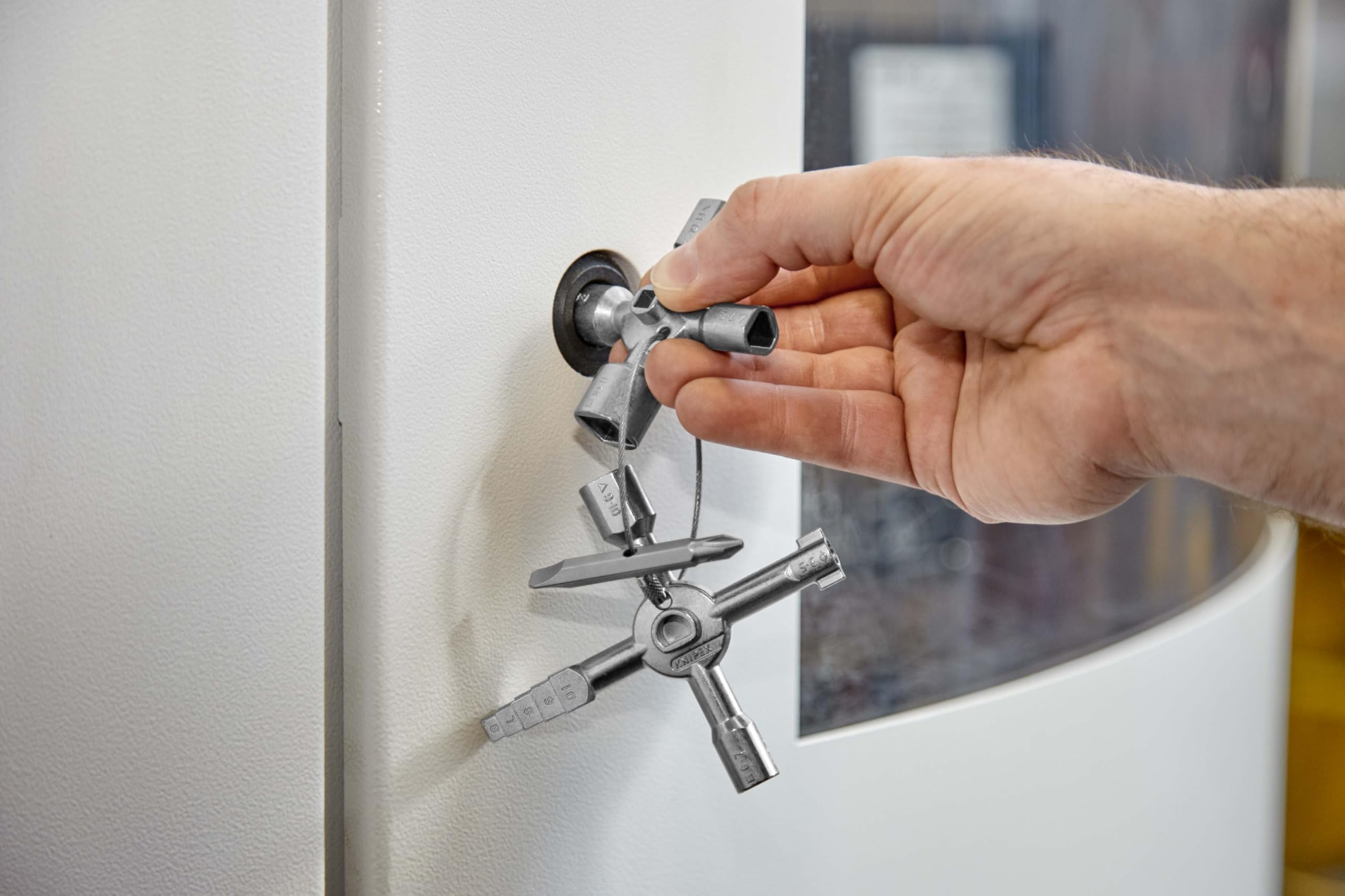 KNIPEX TwinKey Schaltschrankschlüssel, für gängige Schließsysteme, 10 Profile, 2 Kreuze, 1 Schlüssel, Universalschlüssel, Kreuzschlüssel, 00 11 01 4