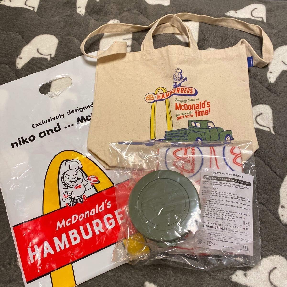Amazon Co Jp 3点セット マクドナルド福袋 2wayトートバッグ デリカップ フェイスタオル Niko And ホビー 通販
