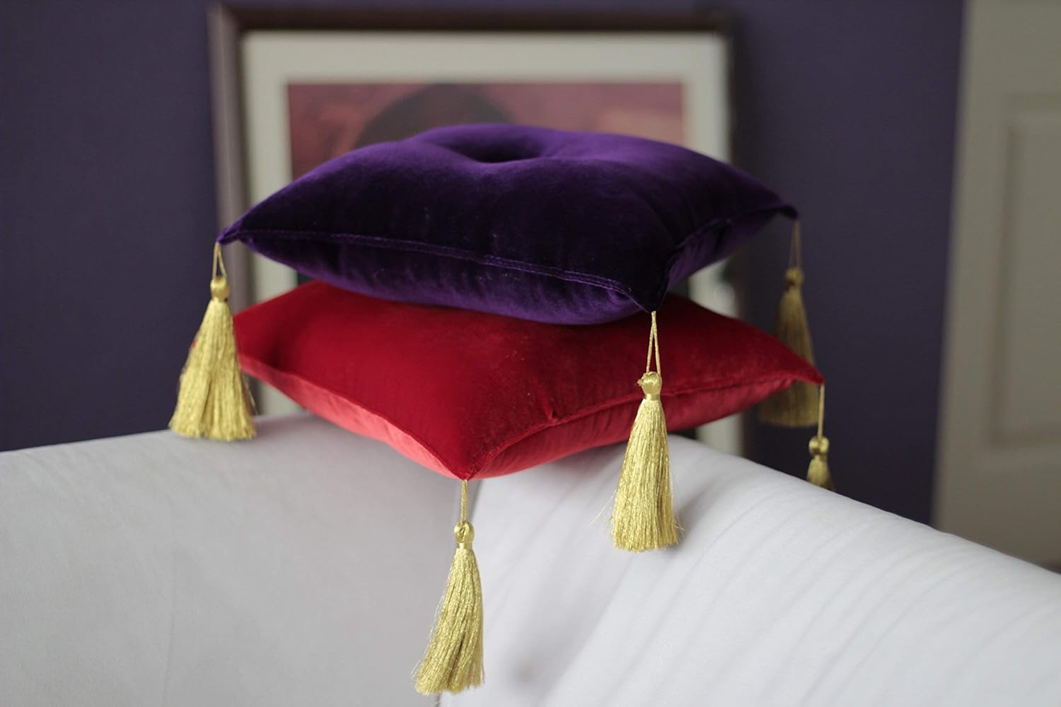 Velvet pillow 14" with golden tassel red or purple, stand