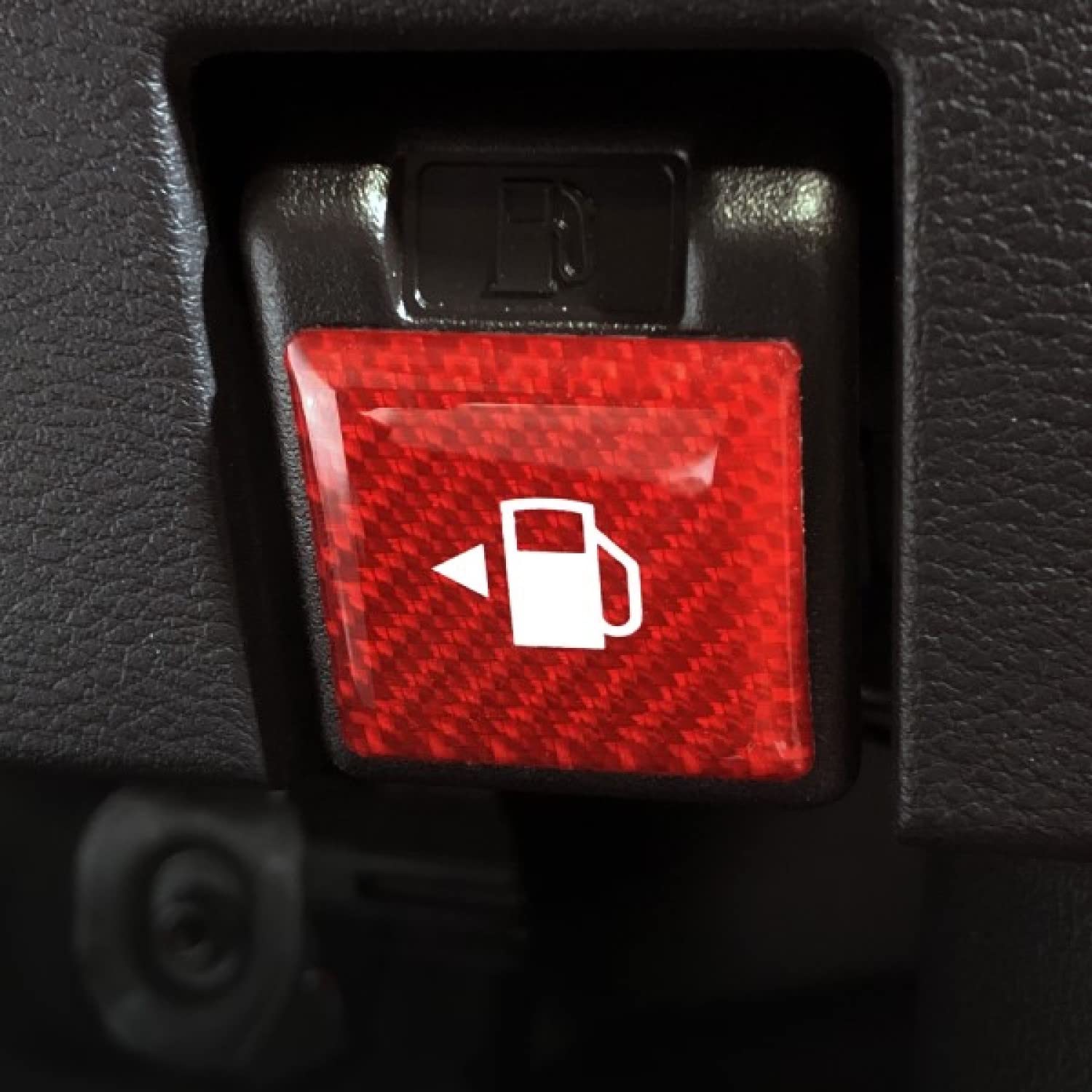 ハセ・プロ(HASEPRO) マジカルカーボンNEO フューエルリッドオープナーエンブレム TYPE A レッド NFOE-1RED商品画像