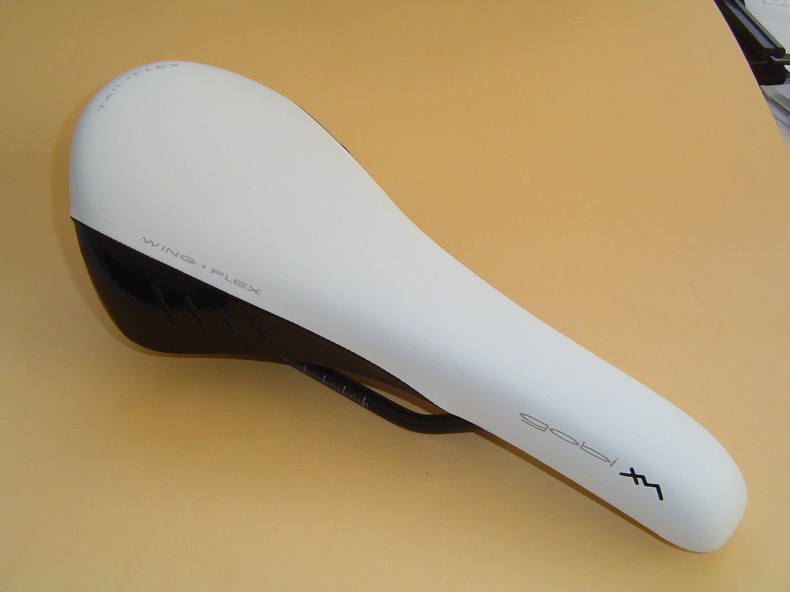fizik wing flex saddle