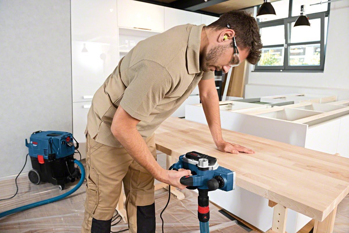 Bosch Professional GHO 26-82 D Corded 240 V Planer, 06015A4370, Red|blue|black|green - Image 3