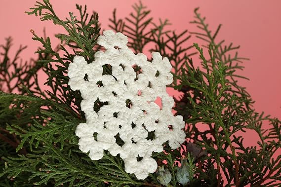Addobbi Natalizi Uncinetto.Fiocco Di Neve Fatto A Mano Addobbo Natalizio Decorazione Casa A Uncinetto Amazon It Casa E Cucina