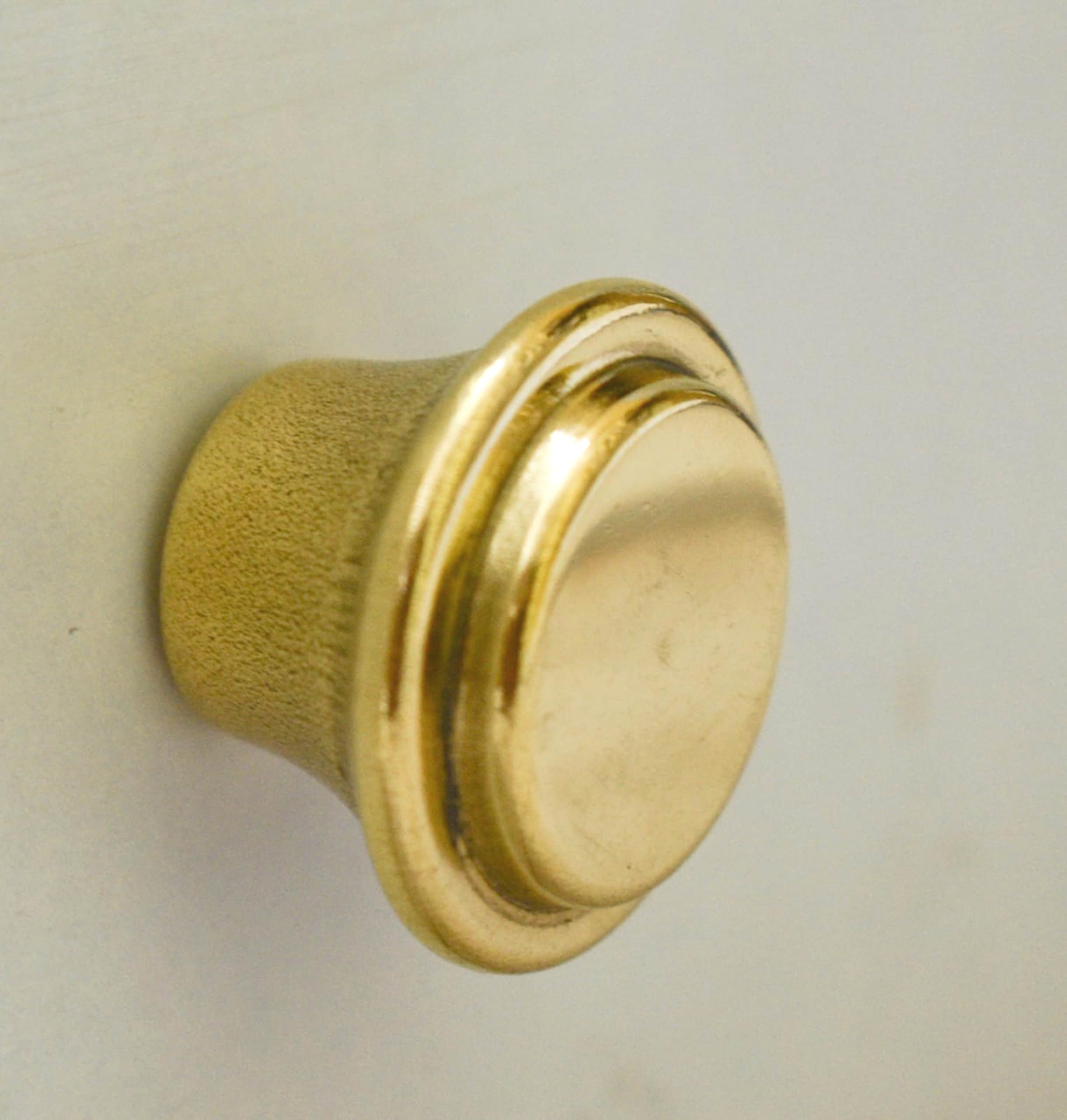 ARTISNO Round Brass Drawer Knobs-Dresser Door Knobs/Pull and Push Handle for Cupboards, Wardrobes & Kitchen Cabinets/Set of 6