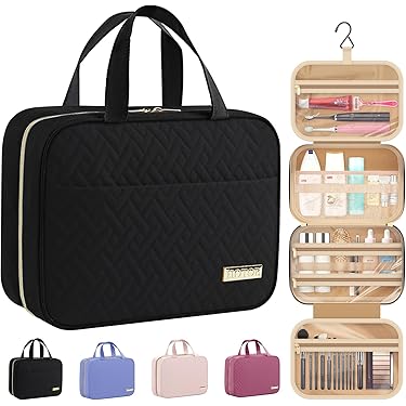 Trousse de toilette avec cosmétiques et articles de beauté nécessaires