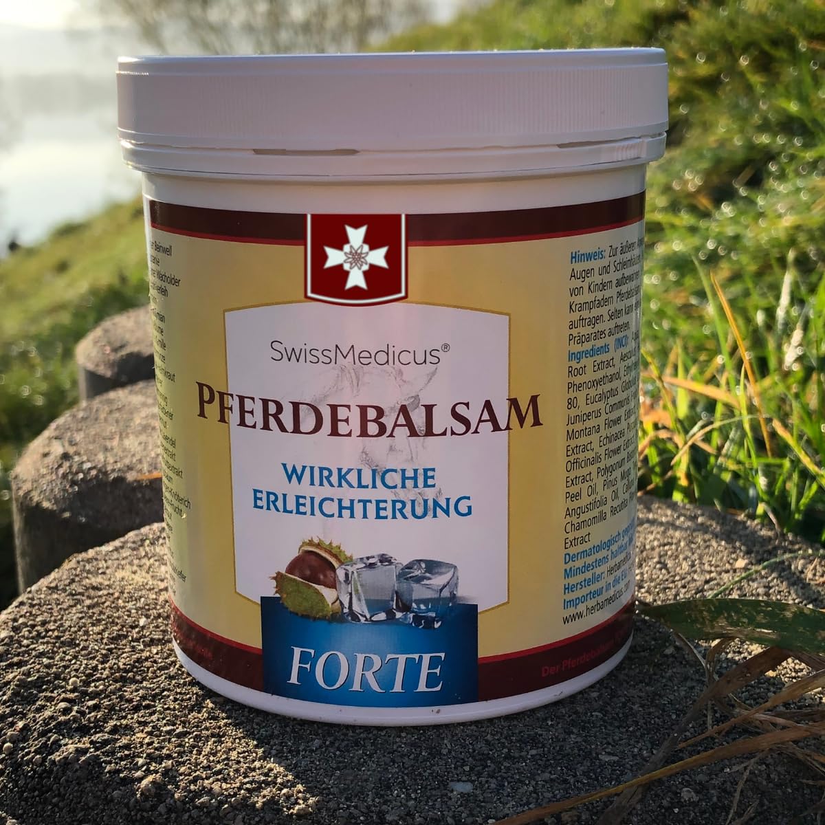 SwissMedicus Pferdebalsam mit 25 Kräuter (Beinwell, Rosskastanie, Arnika, Eukalyptus) – Spürbare Linderung bei Massage – Für Muskeln, Gelenke und Rücken – Kühlende Extra-Starke Formel – 500 ml 7