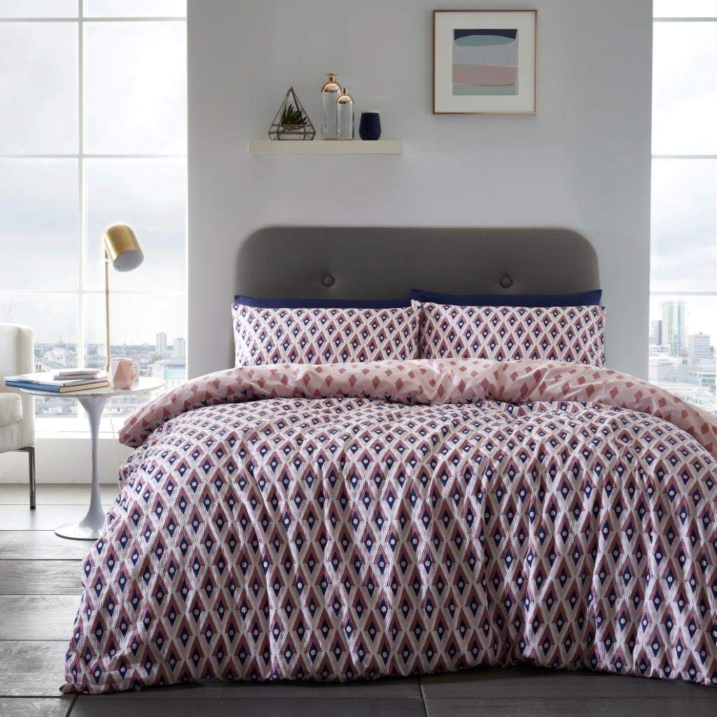 Gaveno Cavailia Printed Seer Sucker Duvet Set Betty Double Blush Pink, Geometric Pattern Cotton Blend Cosy Bedding, 3 Piece Bedset, Easy Care DuvetCover, 1 Quilt Cover and 2 Pillow Cases