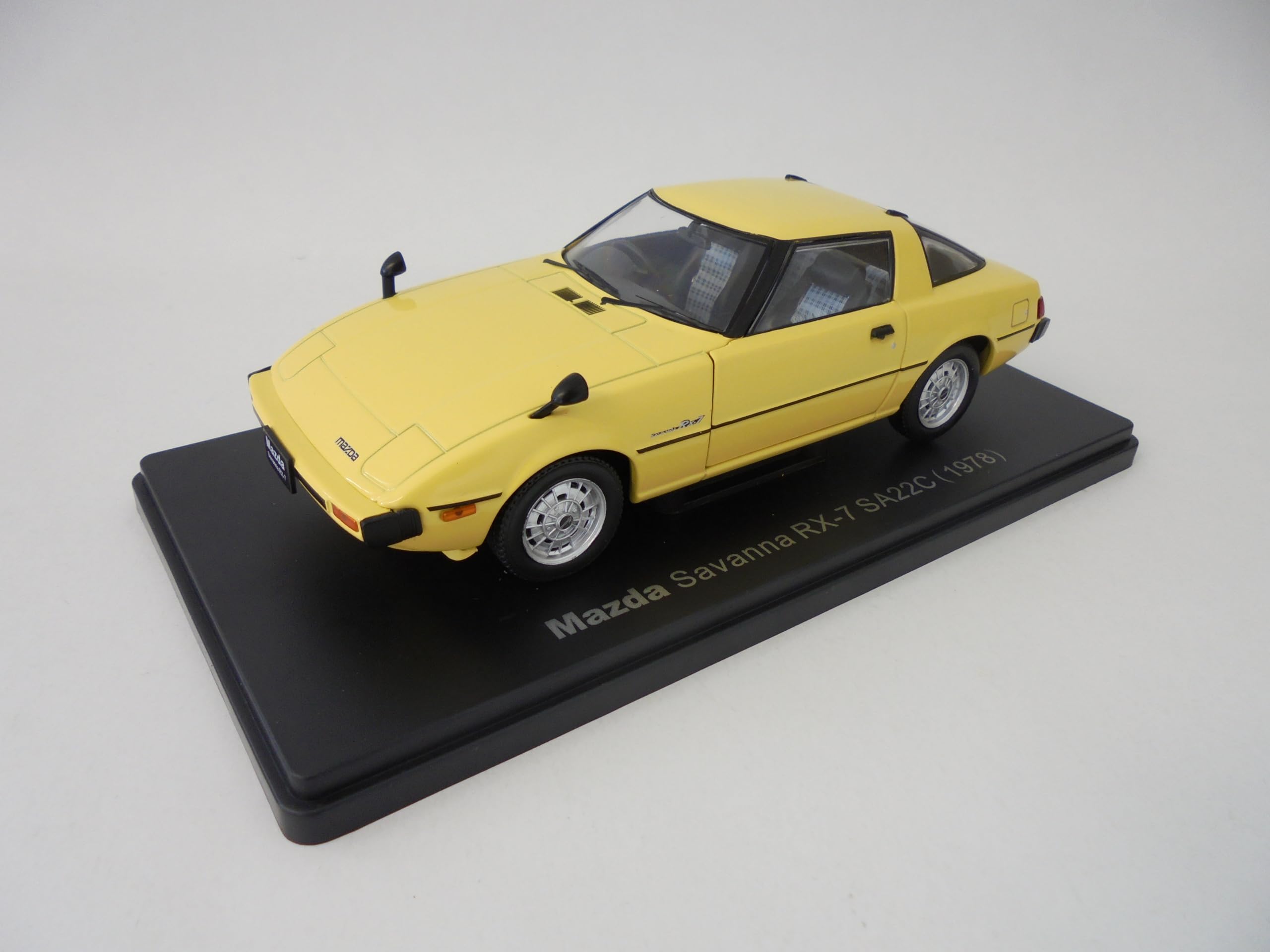 OPO 10 - 1/24 miniature car compatible with MAZDA Savanna RX-7 SA22C (1978) - Diecast model car VQJ172