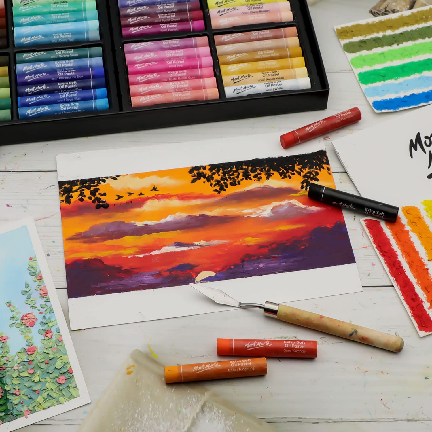 Mont Marte Extra Soft Oil Pastels 72pc, Assorted Bright Colors, Vibrant and Buttery, Versatile Art Pastels for Blending, Layering & Shading, Ideal for Art, Craft, Coloring and Sketching
