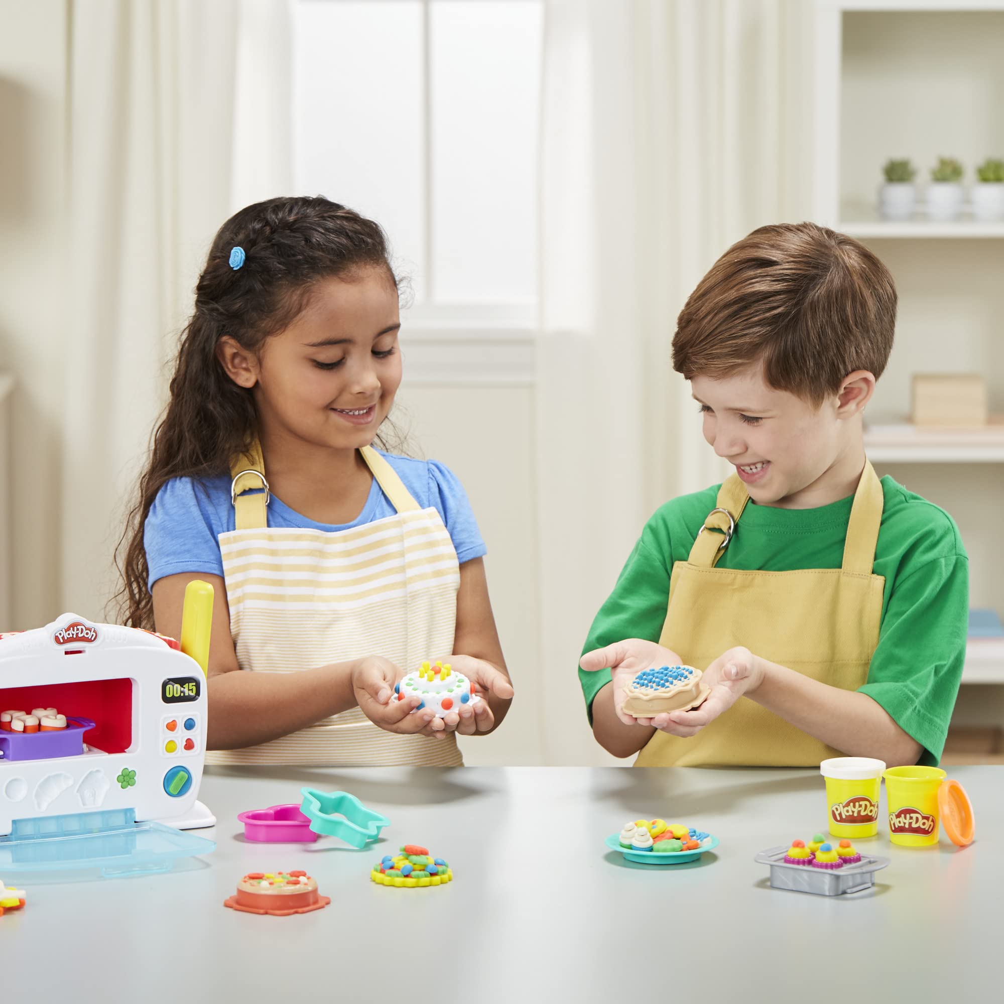 Play-Doh Kitchen Creations Magical Oven Play Food Set for Kids 3 Years and Up with Lights, Sounds, and 6 Colors (Amazon Exclusive)