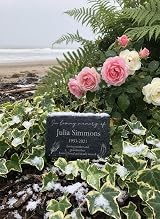 ukgiftstoreonline Personalised In Loving Memory Feathers Slate Marker Garden view 6