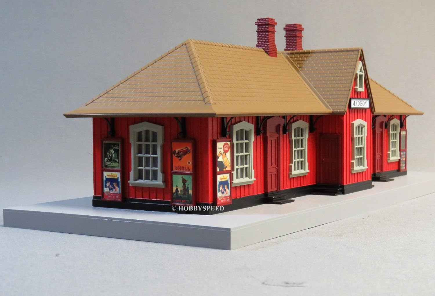 o scale train station