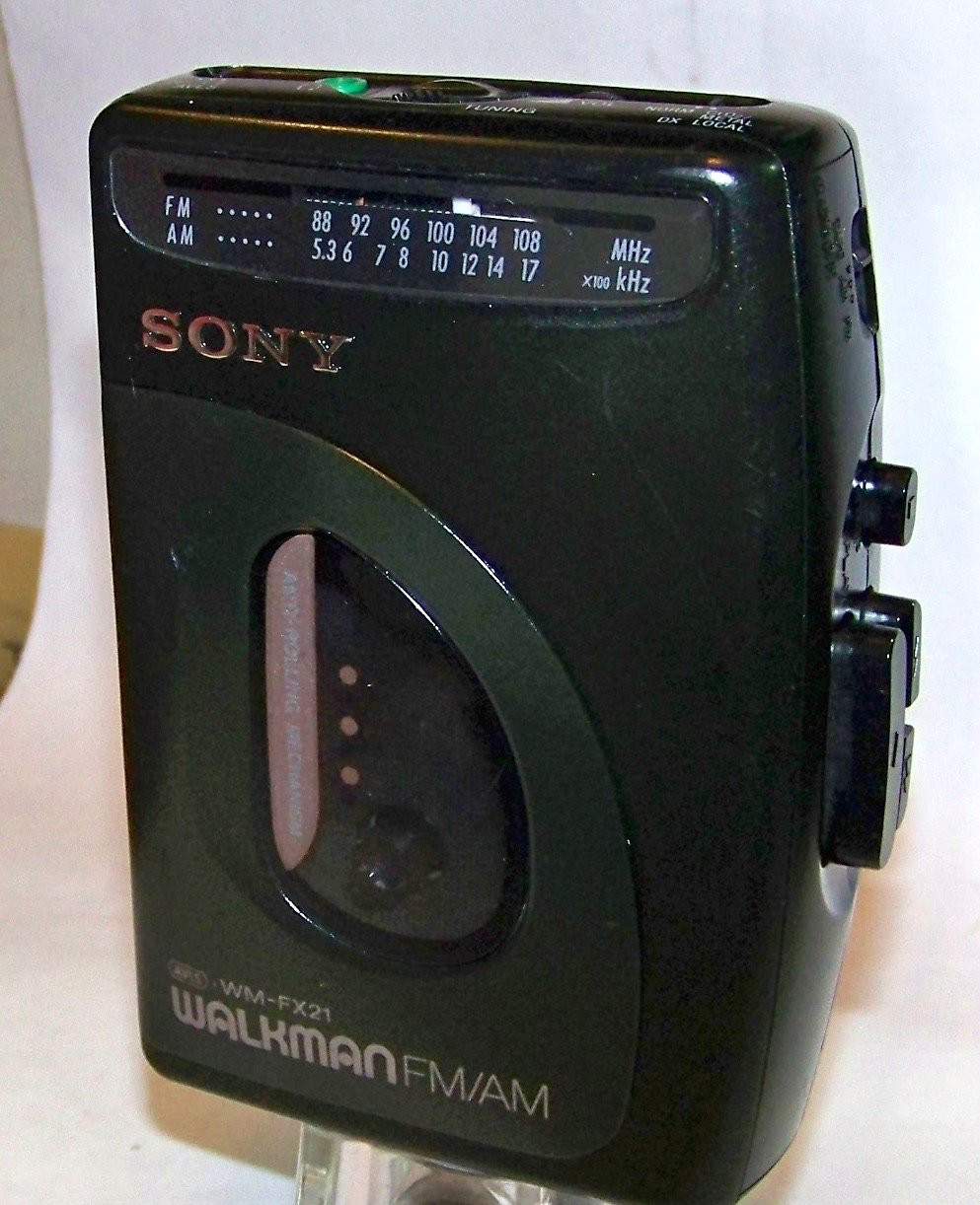 SONY WALKMAN Cassette AM FM Radio Model WMFX21 CrO2 Metal Tape Belt