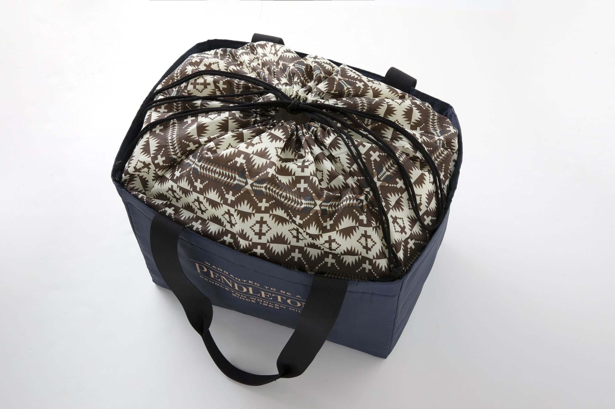 PENDLETON 保冷ができる BIG SHOPPING BAG BOOK NAVY ver.：6/10発売 【ムック本付録】ペンドルトン ショッピングバッグ（ネイビー）Spider Rock柄の巾着カバー