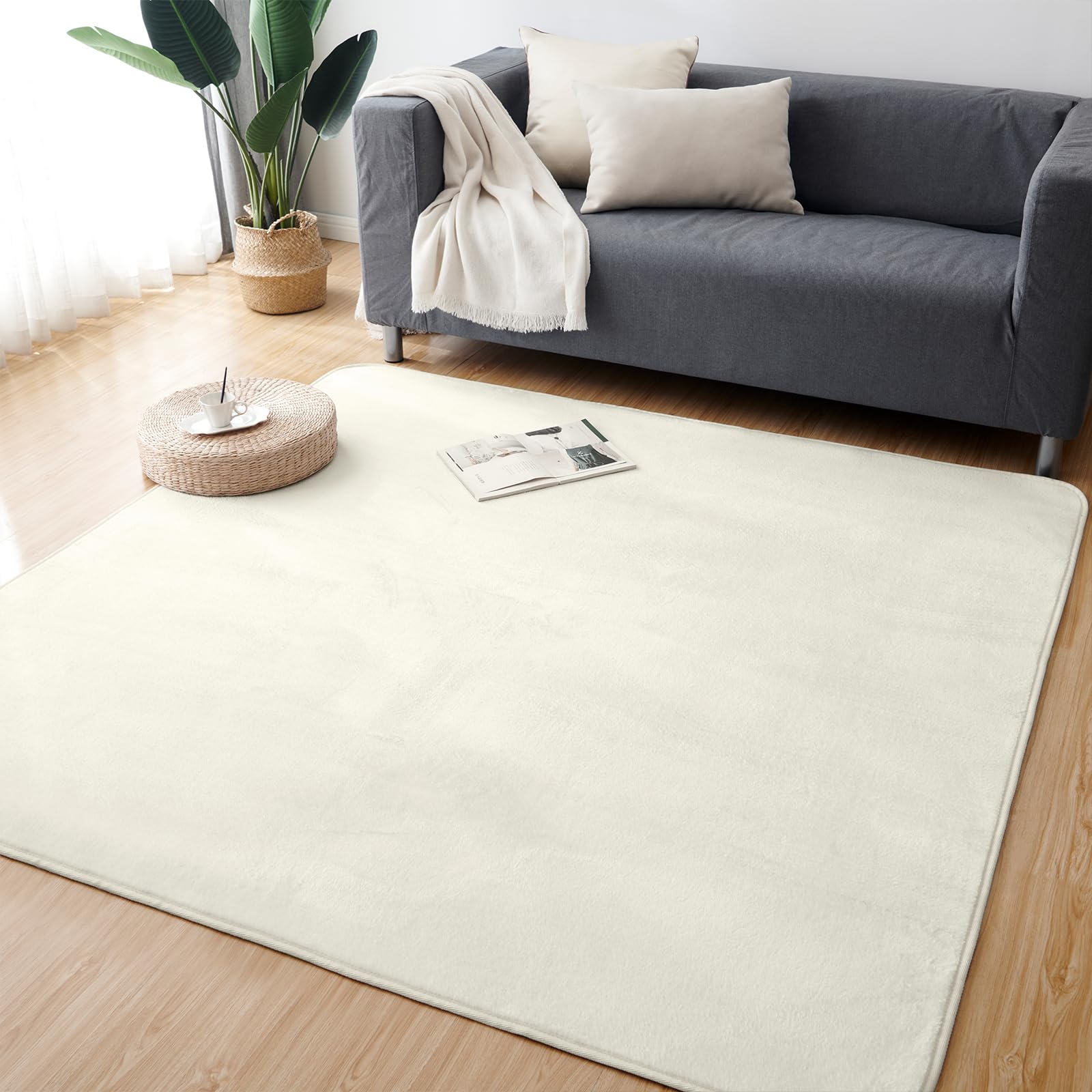 Keusnix カーペット ラグ ラグマット滑り止め付 洗える 135×185cm 約1.5畳 絨毯 防ダニ 抗菌 防臭 オールシーズン快適に使用 床暖房 ホットカーペット対応 ふわふわ肌触り フランネルラグ 無地 アイボリー商品画像